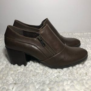 BareTraps Kelyn brown ankle booties size 9 GUC